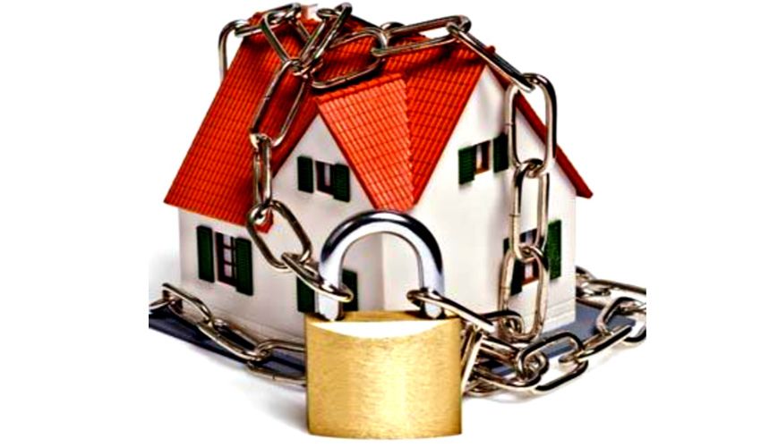 Sittards huis met ketting en slot als beeld van beveiliging